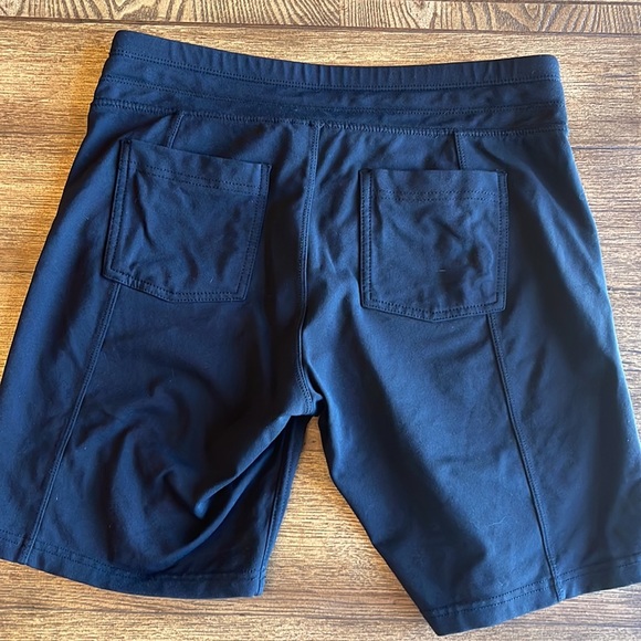 Athleta Black Womens shorts 7” inseam small - Picture 4 of 5